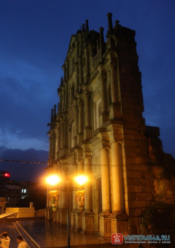 Руины собора Святого Павла
