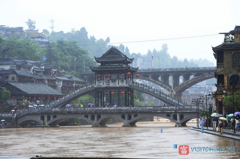 Река Тоцзян и мост Хунцяо