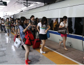 На майские праздники китайцы снова сели в поезда