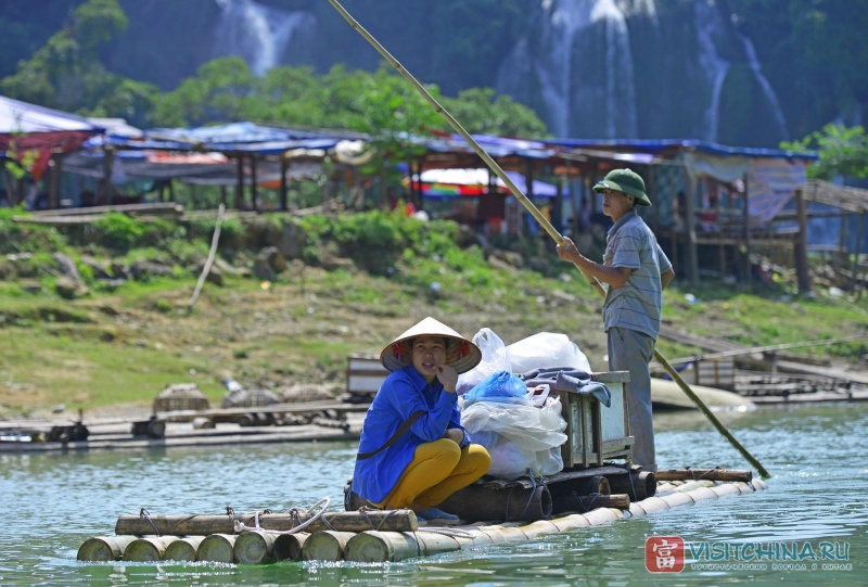 Мелкие прибрежные вьетнамские торговцы