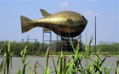 Гигантская статуя рыбы фугу открыта в Китае
