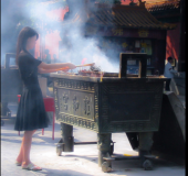 Депутаты и монахи Пекина предлагают жечь меньше благовоний на Праздник весны