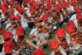 4000 школьников с Тайваня сыграли на скрипках