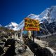Китай закрыл базовый лагерь Эвереста для туристов из-за мусора