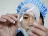 В Китае процветает бизнес на защитных масках