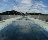 В Китае открывается самый длинный в мире стеклянный мост
