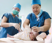 В Китае родился ребенок, зародыш которого был заморожен 12 лет назад