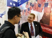 Молодежь из Китая уезжает на учебу в США