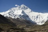 Китай может закрыть Эверест для туристов 