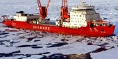 Китайский ледокол «Сюэлун» застрял во льдах Антарктики после спасения ученых