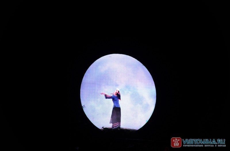  Музыкальное шоу «Лиса-оборотень горы Тяньмэнь»