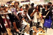 Китайские магазины ведут борьбу за клиента
