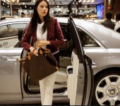 Китай увеличивает налог на купленные за границей предметы роскоши