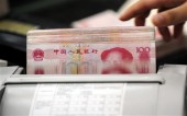 Китайские полицейские устали считать конфискованные деньги