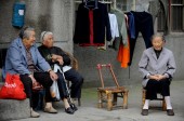 Китайские пенсионеры калечат себя для страховки