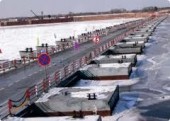 Город Хэйхэ: наведение понтонной переправы на китайско-российской границе