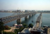 Китай временно закрыл пограничный мост с Северной Кореей