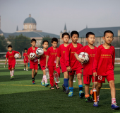 Китай начнет выращивать футболистов с начальной школы
