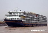 Роскошное китайское круизное судно «Чанцзян-2» отправилось в свое первое плавание по реке Янцзы