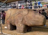 Китайцы откопали скульптуру неизвестного животного