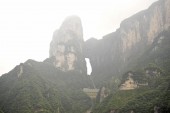 Гора «Небесные ворота» -Тяньмэньшань (Tianmenshan) 
