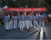 Танцующие китайские бабушки мешают людям спать по ночам