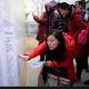 Китайцев предупреждают об опасностях учебы детей за границей