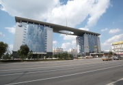 Здание компании FAW (First Automotive Works) - крупнейшей в Китае промышленной группы по выпуску автомобильной техники