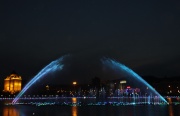 Шоу фонтанов на озере Жи Юэ