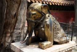 Бронзовый слон в Императорском Саду