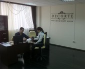 Мебельный дом «Decorte» предлагает комплекс услуг по приобретению и доставке мебели из Китая.