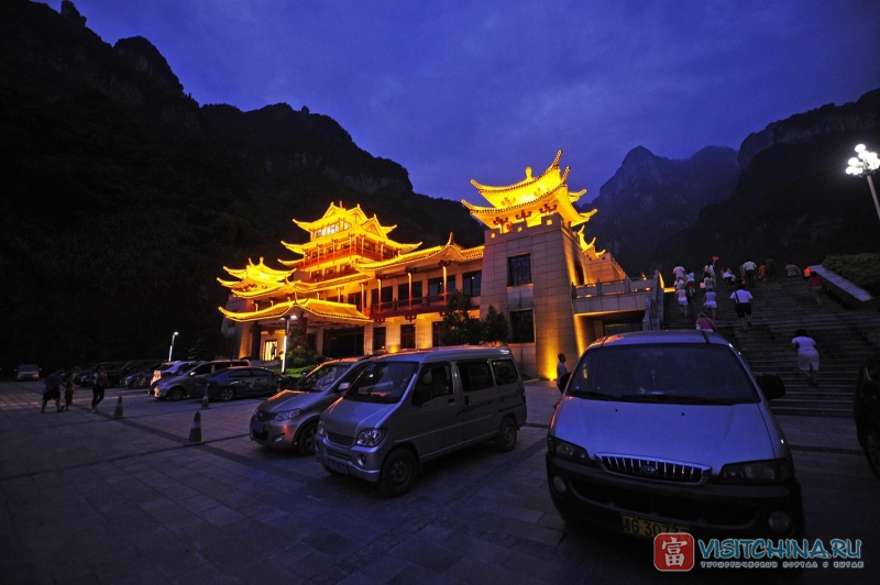 Театр под открытым небом у подножья горы Тяньмэнь