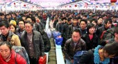 Китайцы возвращаются на рабочие места после многодневных праздников