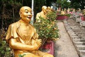 Монастырь Десяти Тысяч Будд (The Ten Thousand Buddhas Monastery (Man Fat Tsz))