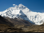 Китайская альпинистка покорила Эверест после трагедии с гидами