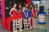 Китаянки в мини-юбках провоцируют на покупки
