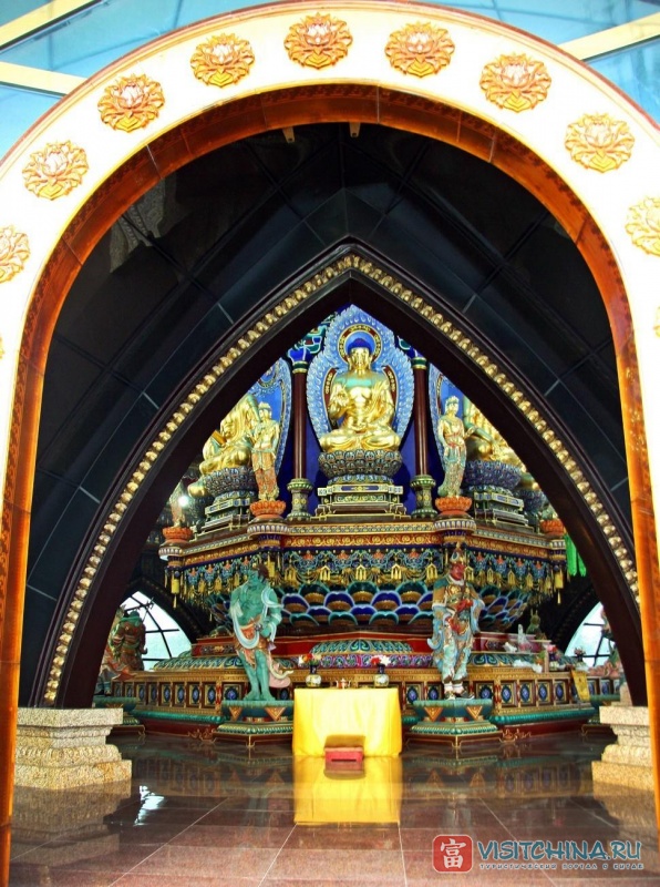 Храмовый зал Будды