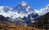 Китайцы убрали с Эвереста 2 тонны альпинистских фекалий