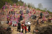 Китай улучшает закон о похоронах