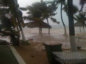 Тропический шторм «Налгай» мешает работе транспорта в провинции Хайнань