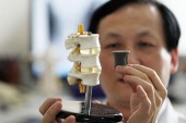 В Пекине принтер печатает ортопедические имплантаты
