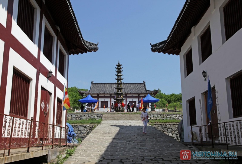 Храмово – монастырский комплекс Гуанмин