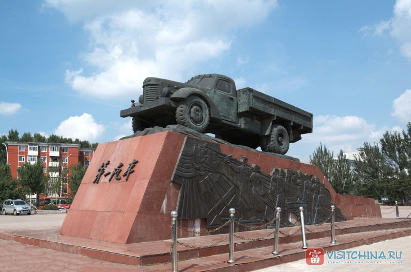 Памятник грузовику «Цзефан» СА10  – точной копии ЗиС-150