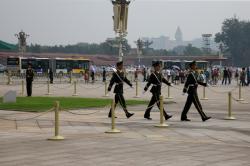 Смена караула на  площади Тяньаньмэнь