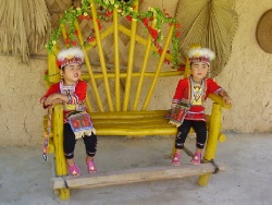 Хайнань, Санья, деревня народностей Ли и Мяо