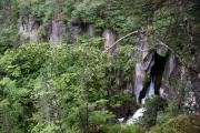 Вулканический каньон «Каменный лес» и речка «Плавающий камень»