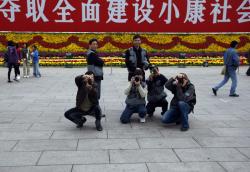 Фигура льва-хранителя у арки Главных Солнечных Ворот