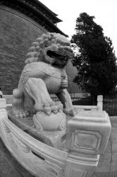 Фигура льва-хранителя у арки Главных Солнечных Ворот